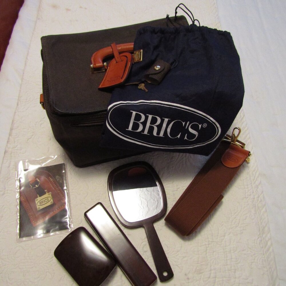 New & Unused BRICS Brown/Olive Cosmetic Over Night Case with EVERYTHING!
